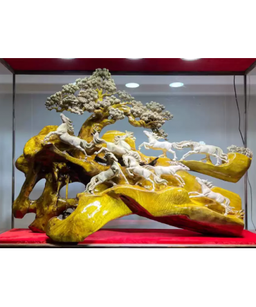 Eight horses are mig...